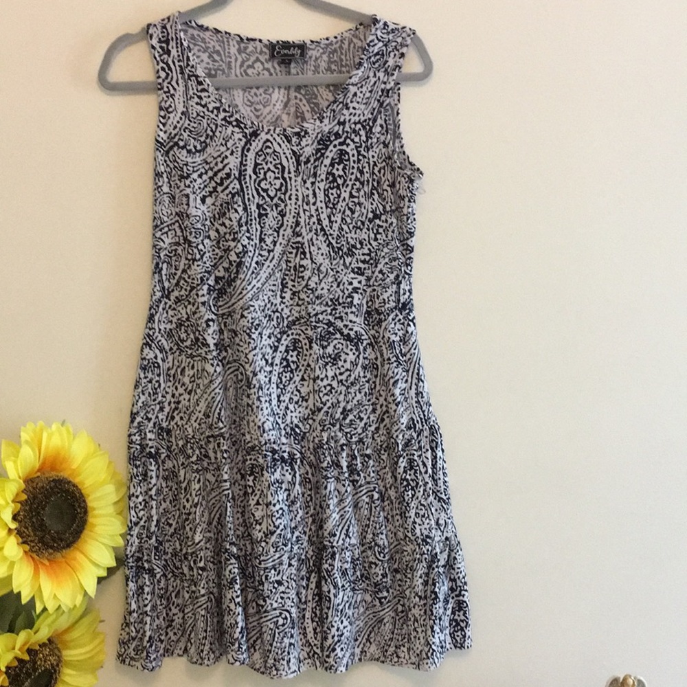 Dress by Everlily Blue and white pattern Sz  s.